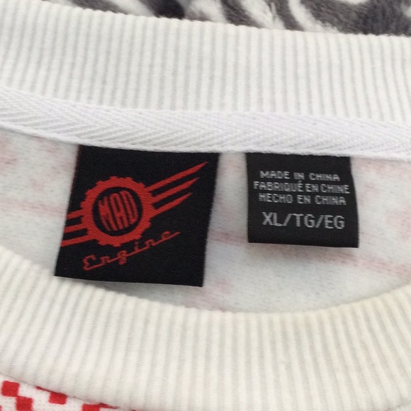 Mad Engine woman’s size XL Christmas sweatshirt - Picture 5 of 6